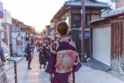 着物を着た女性