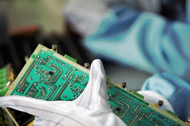 中国の半導体産業が急成長する訳とは？他国との競争も解説